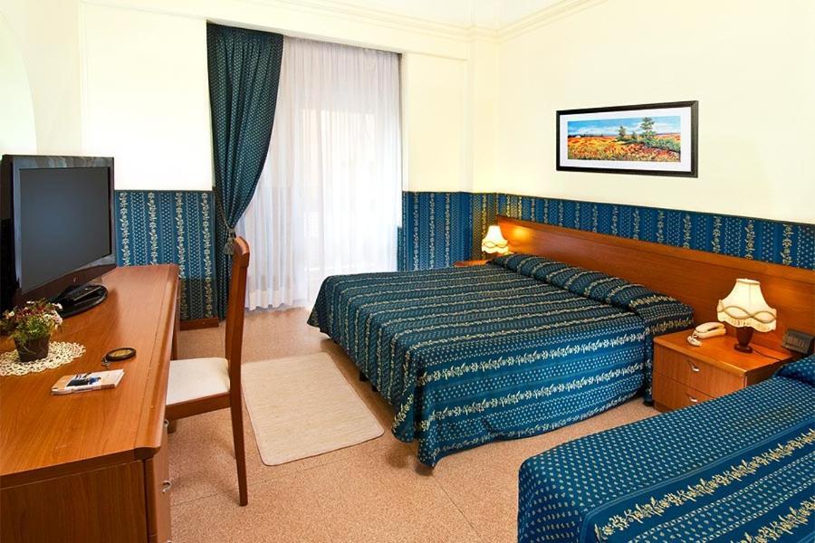 Hotel Napoleon Cattolica Exterior photo