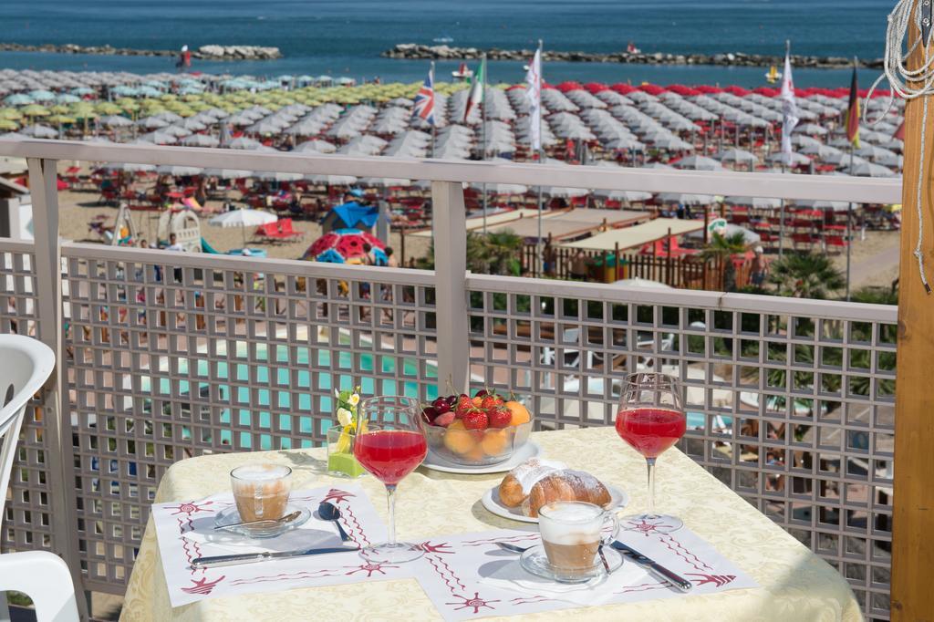 Hotel Napoleon Cattolica Exterior photo