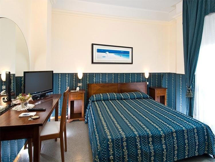 Hotel Napoleon Cattolica Exterior photo